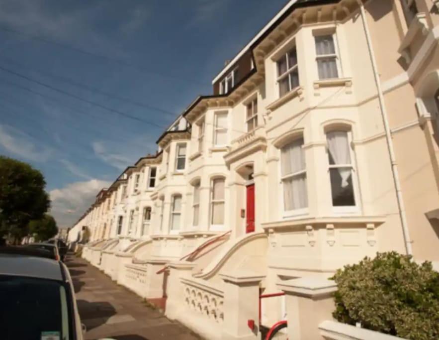 Sunny Seaside Sanctuary - Two Bedroom Apartment Brighton Екстер'єр фото