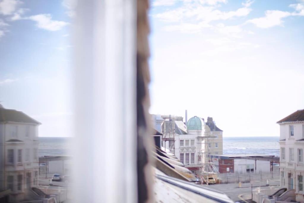 Sunny Seaside Sanctuary - Two Bedroom Apartment Brighton Екстер'єр фото