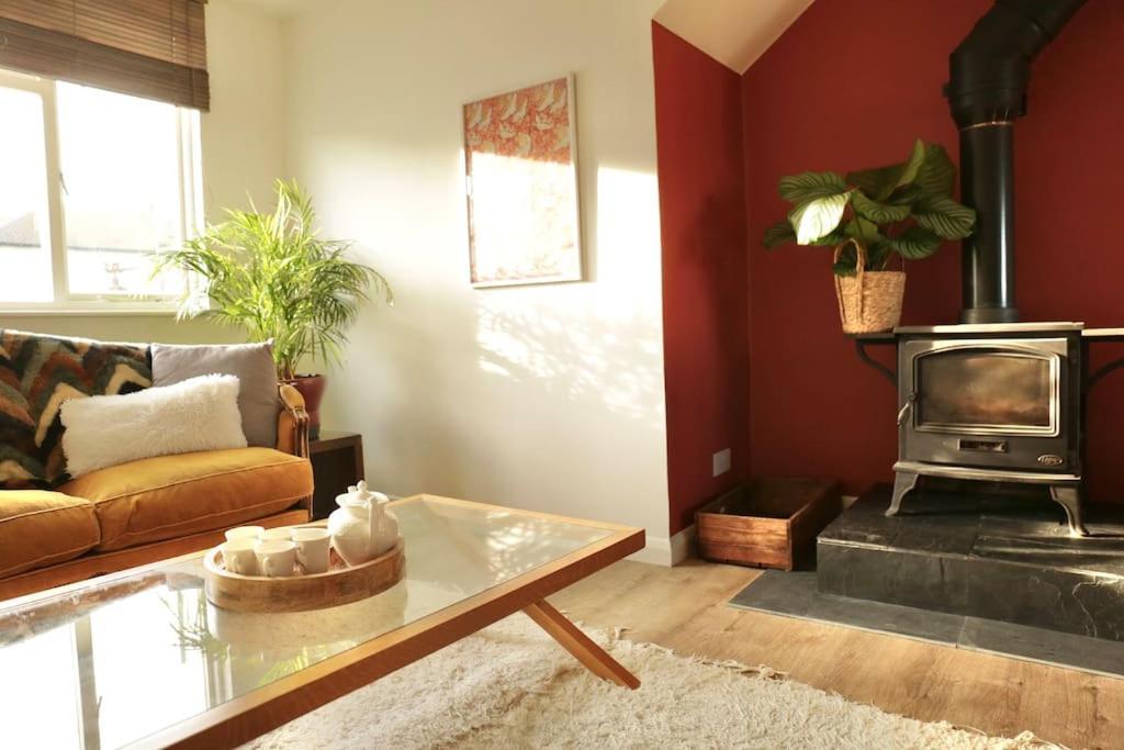 Sunny Seaside Sanctuary - Two Bedroom Apartment Brighton Екстер'єр фото
